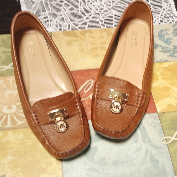 Michael Kor - Picture 1 of 2